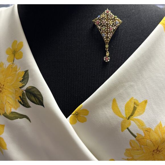 Vtg Flower 3D Surface KITE Brooch Gold Tone Multicolor Rhinestones Enamel - Picture 7 of 7